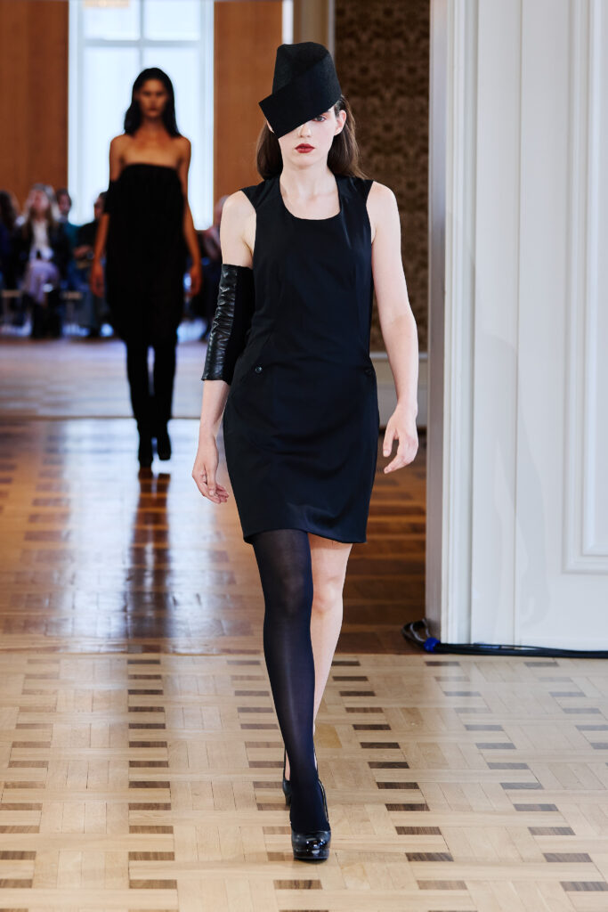 Martin Quad, ou la mode qui se regarde disparaître 33 MartinQuad SS27 Runway9 by Finnegan Koichi Godenschweger for BFW 2x3