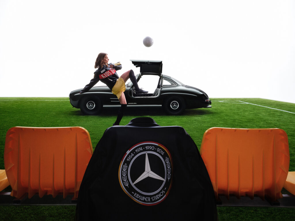 Sept voitures, sept étoiles : Mercedes-Benz et KidSuper rejouent l'histoire du football en mode 37 Mercedes Benz x KidSuper Fashion Collection Campaign 001