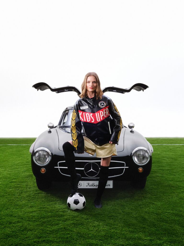Sept voitures, sept étoiles : Mercedes-Benz et KidSuper rejouent l'histoire du football en mode 39 Mercedes Benz x KidSuper Fashion Collection Campaign 002