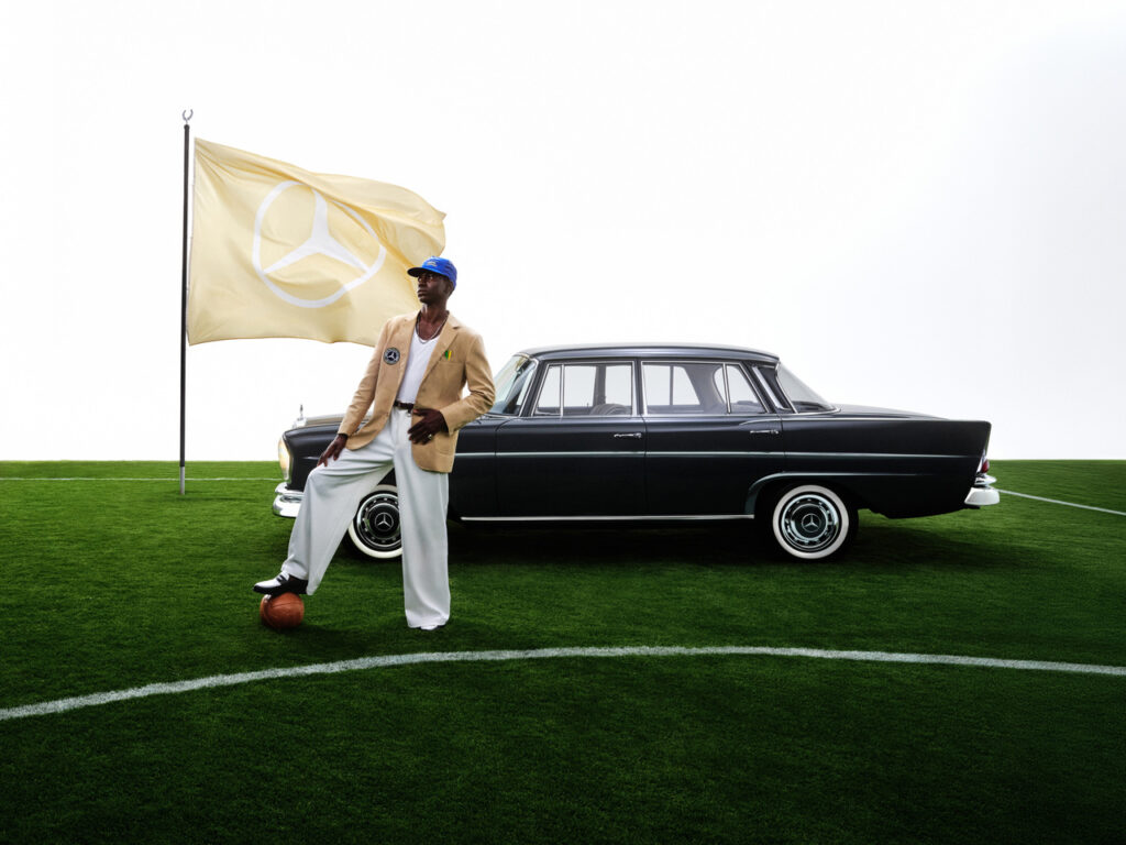 Sept voitures, sept étoiles : Mercedes-Benz et KidSuper rejouent l'histoire du football en mode 31 Mercedes Benz x KidSuper Fashion Collection Campaign 006