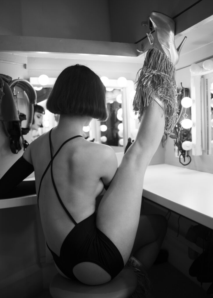 Dubaï, laboratoire permanent du Crazy Horse 48 MichelDierickx@CrazyHorseParis 08 23 CirceAlegria HD 87