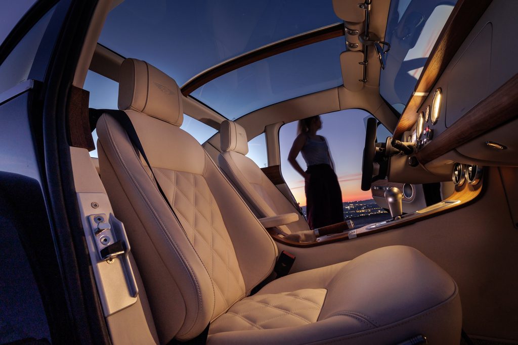Chez Morgan, un toit devient pièce de structure 25 Morgan Midsummer Coupe Lifestyle 001