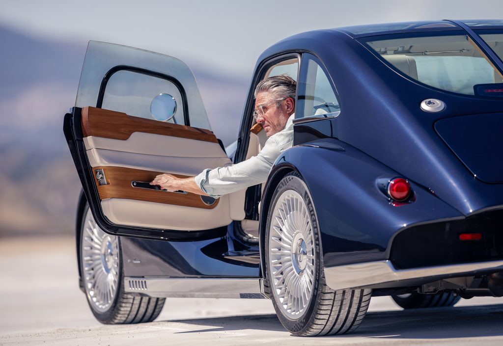 Chez Morgan, un toit devient pièce de structure 36 Morgan Midsummer Coupe Lifestyle 012