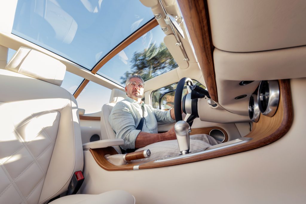 Chez Morgan, un toit devient pièce de structure 38 Morgan Midsummer Coupe Lifestyle 014