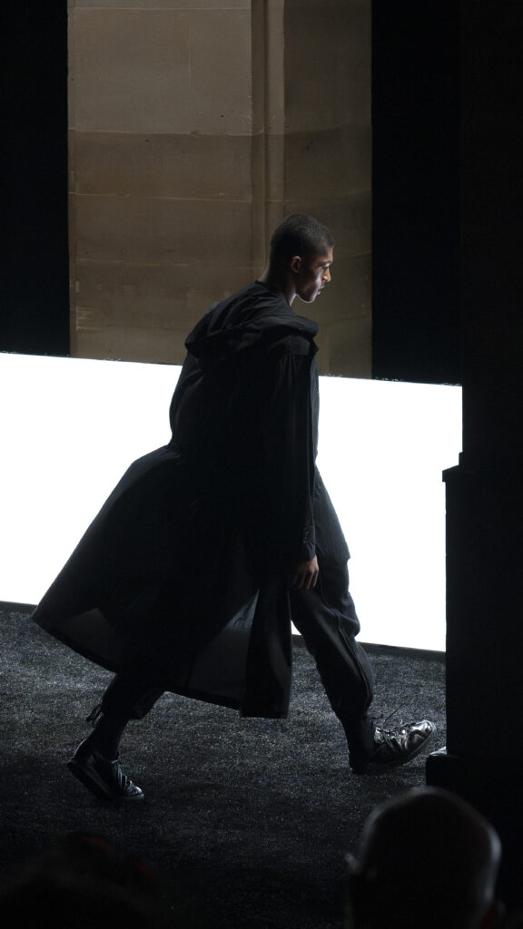 Y-3 SS27 : le beau jeu selon Yohji Yamamoto 34 OPM Y 3 10 1