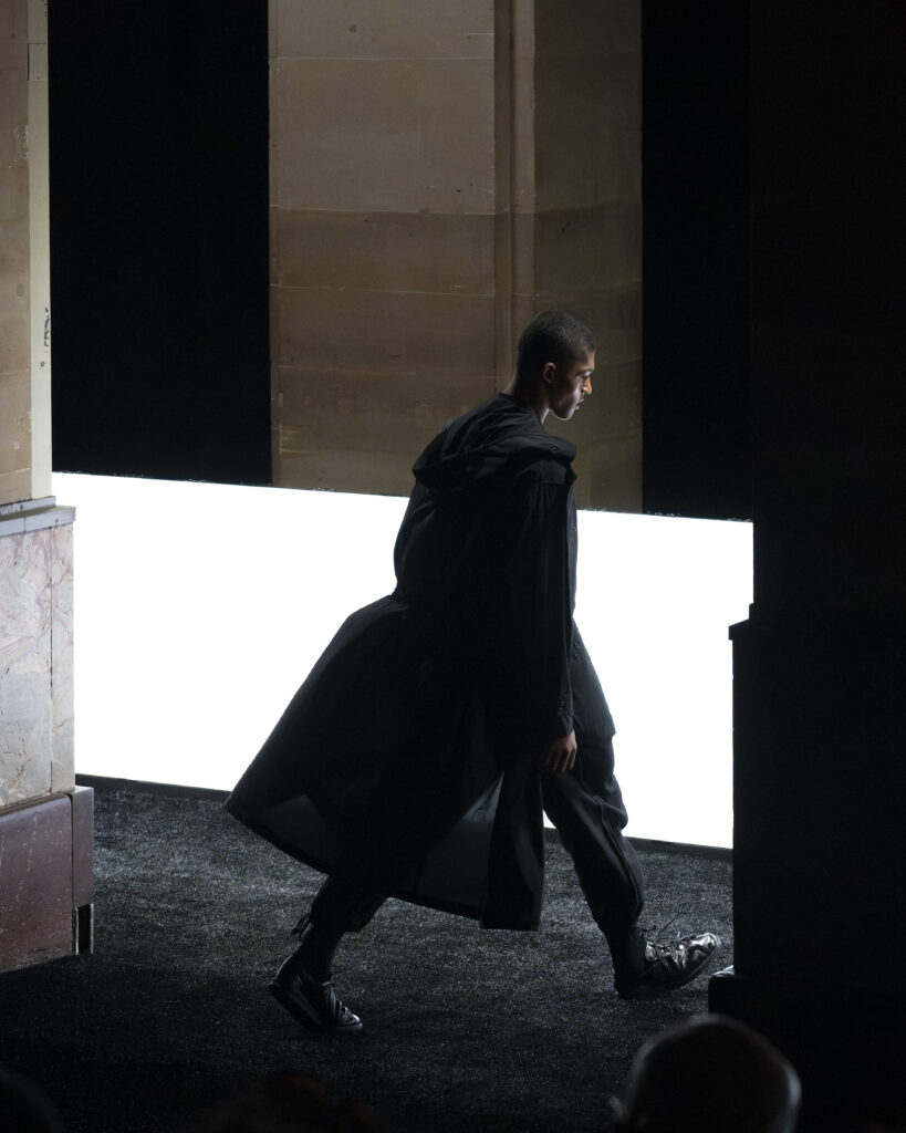 Y-3 SS27 : le beau jeu selon Yohji Yamamoto 26 OPM Y 3 10