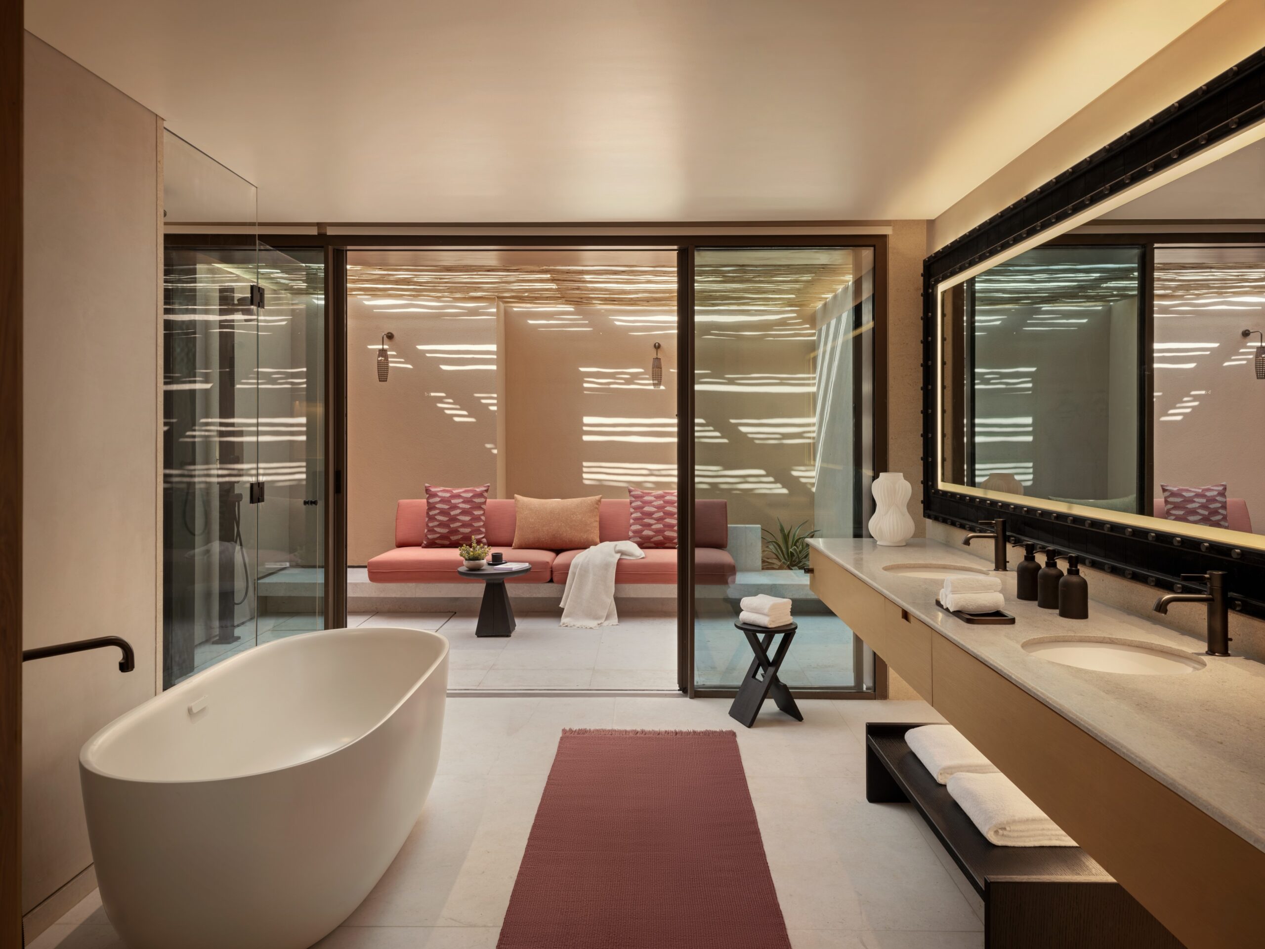 AMAALA veut réinventer le voyage bien-être. À quelle échelle peut-on encore appeler cela un sanctuaire ? 55 One Bedroom Pool Villa Bathroom scaled
