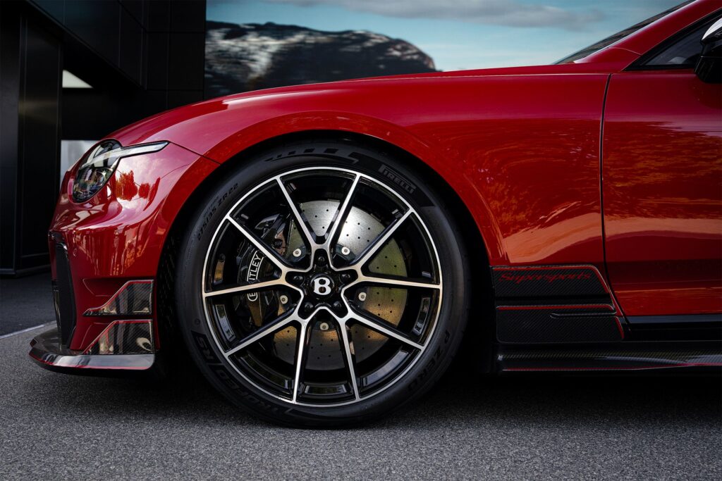À Goodwood, le luxe automobile se joue aussi sur quatre points de contact 25 P Zero Trofeo RS Bentley 00 low res