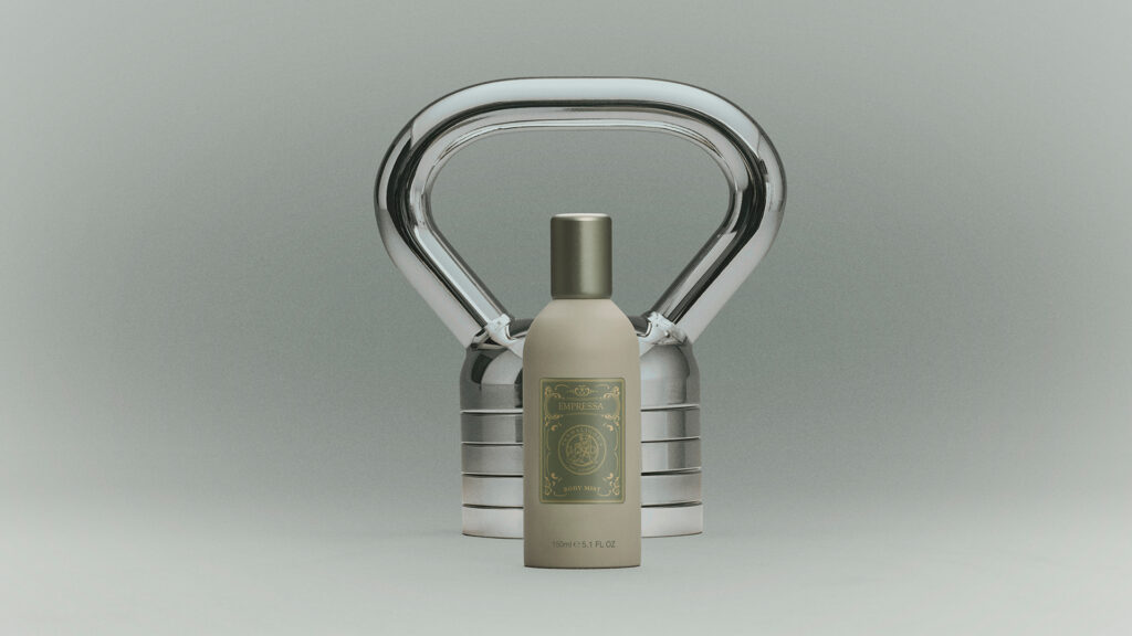 Penhaligon's mise sur le geste plutôt que sur le flacon 25 PEN BODY MIST 2026 PEN 20305 PEN 2026 BODY MISTS EMPRESSA 4 OS CROPS 1920X1080