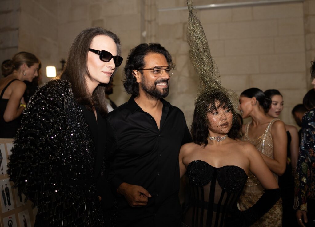 Rahul Mishra, DEVI : quand la broderie sculpte le corps comme la pierre 317 PHOTO 2026 07 07 05 01 19