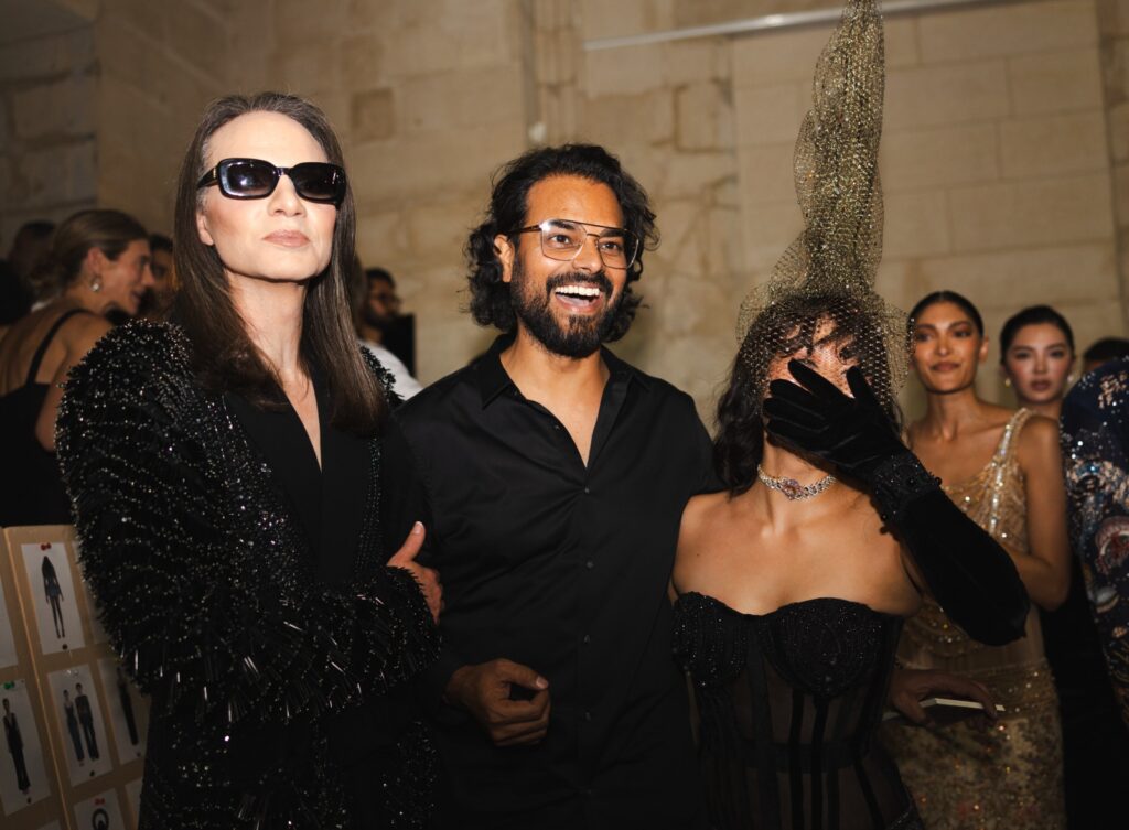 Rahul Mishra, DEVI : quand la broderie sculpte le corps comme la pierre 311 PHOTO 2026 07 07 05 01 19 3