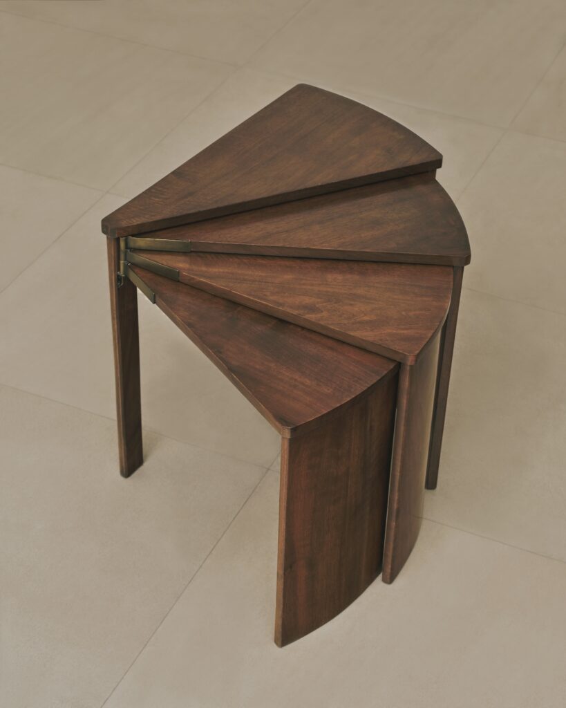 Design Miami Paris choisit, une fois de plus, de ne pas ressembler à une foire 31 Pierre Chareau Eventail 1924. Low table in walnut composed of four nesting elements Model No MB106. Courtesy of Galerie Maxime Flatry at Design Miami Paris 2026 Image credit Mathilde Hiley