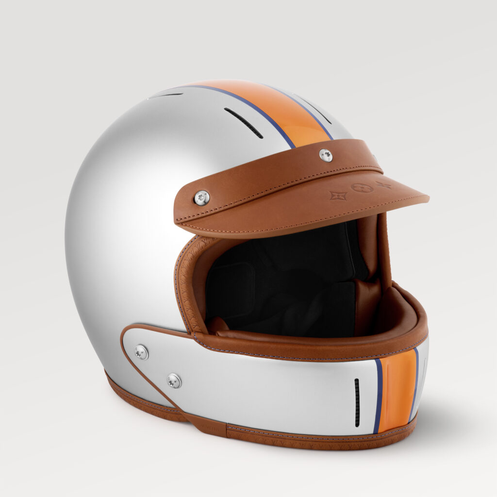 Louis Vuitton X Singer : quand l'automobile devient un terrain de savoir-faire 125 Porsche 911 Reimagined by Singer Classic Helmet 2 01.jpg