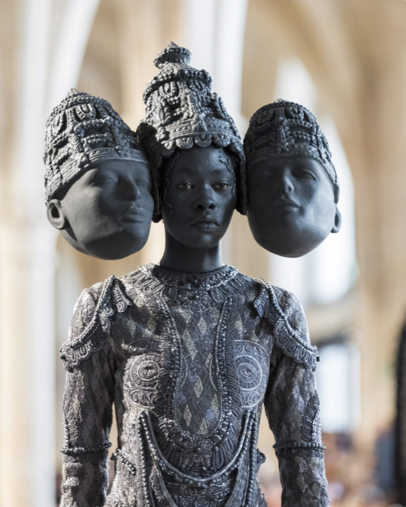 Rahul Mishra, DEVI : quand la broderie sculpte le corps comme la pierre 131 Rahul Mishra fashion show in Paris, Fall Winter 2026 Couture Fashion Week Photo by Valerio Mezzanotti