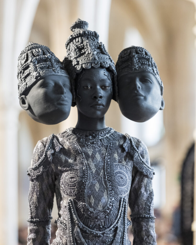Rahul Mishra, DEVI : quand la broderie sculpte le corps comme la pierre 25 Rahul Mishra fashion show in Paris, Fall Winter 2026 Couture Fashion Week Photo by Valerio Mezzanotti