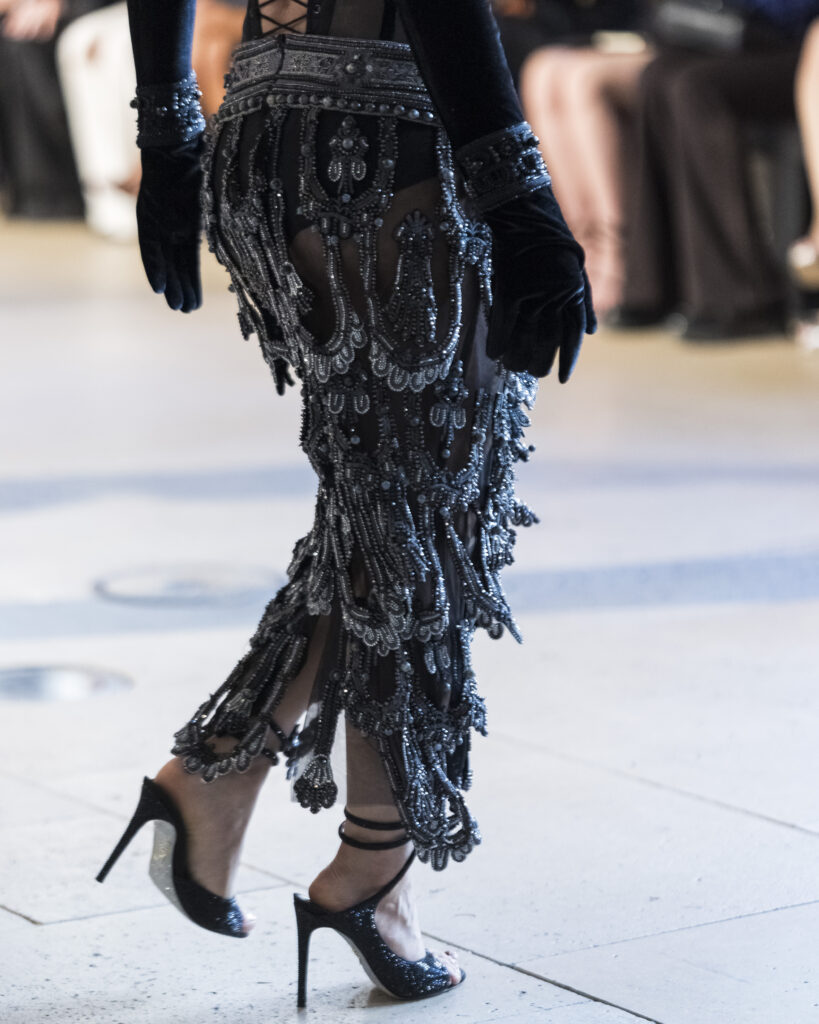 Rahul Mishra, DEVI : quand la broderie sculpte le corps comme la pierre 66 Rahul Mishra fashion show in Paris, Fall Winter 2026 Couture Fashion Week Photo by Valerio Mezzanotti