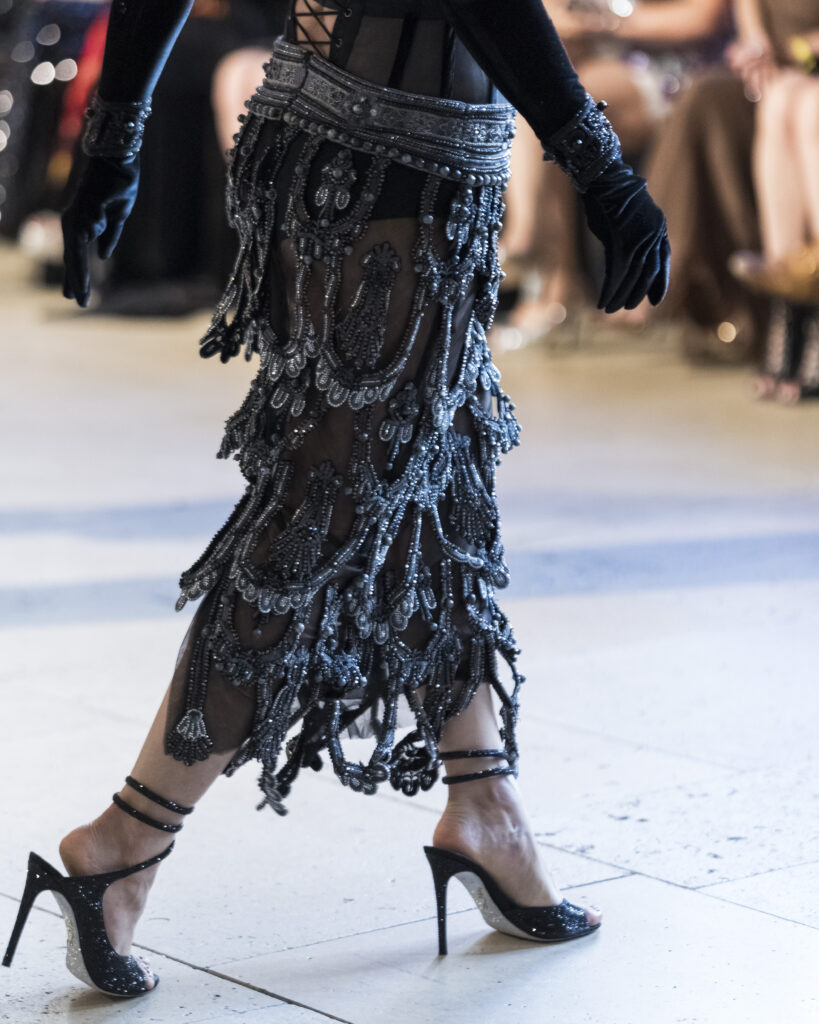 Rahul Mishra, DEVI : quand la broderie sculpte le corps comme la pierre 87 Rahul Mishra fashion show in Paris, Fall Winter 2026 Couture Fashion Week Photo by Valerio Mezzanotti