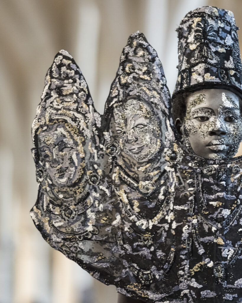 Rahul Mishra, DEVI : quand la broderie sculpte le corps comme la pierre 165 Rahul Mishra fashion show in Paris, Fall Winter 2026 Couture Fashion Week Photo by Valerio Mezzanotti