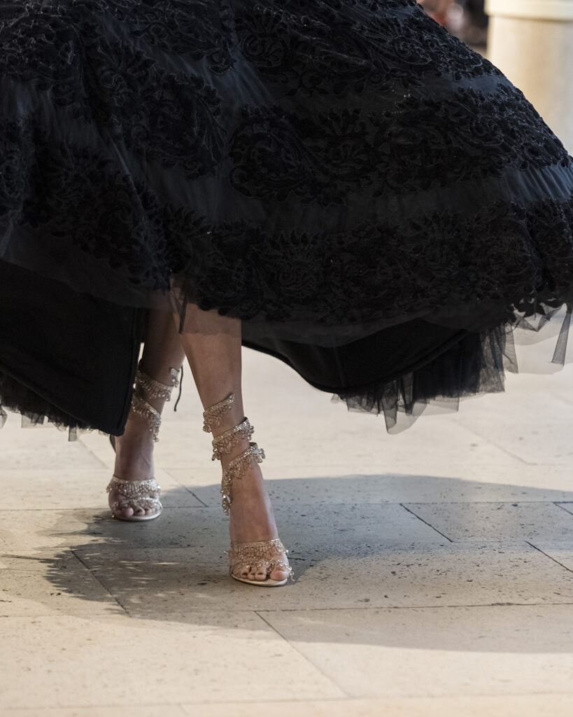 Rahul Mishra, DEVI : quand la broderie sculpte le corps comme la pierre 250 Rahul Mishra fashion show in Paris, Fall Winter 2026 Couture Fashion Week Photo by Valerio Mezzanotti