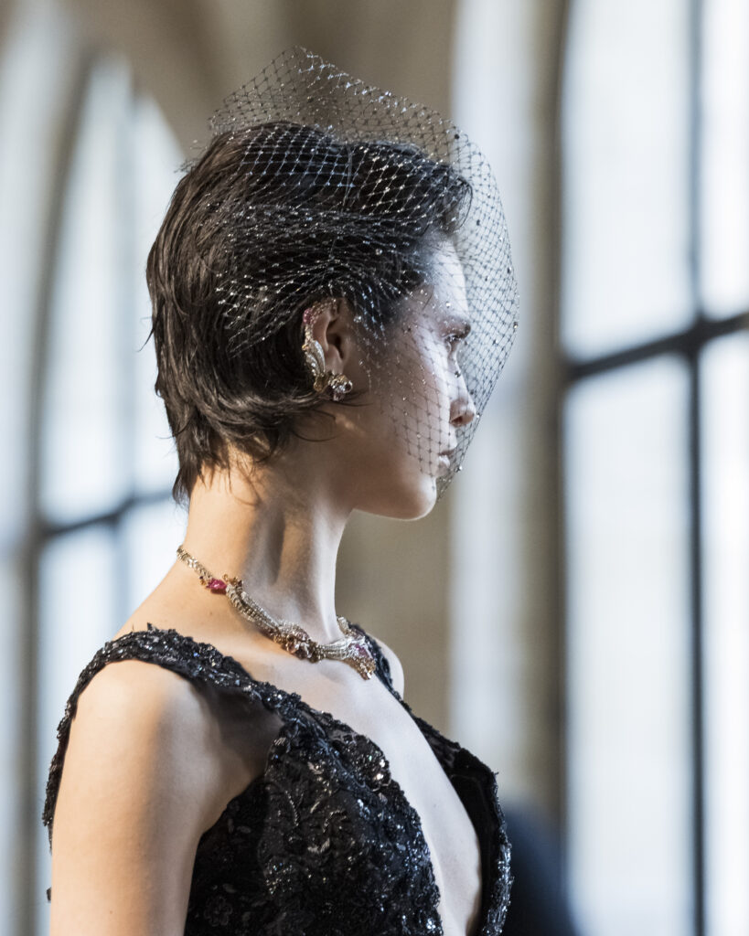 Rahul Mishra, DEVI : quand la broderie sculpte le corps comme la pierre 170 Rahul Mishra fashion show in Paris, Fall Winter 2026 Couture Fashion Week Photo by Valerio Mezzanotti