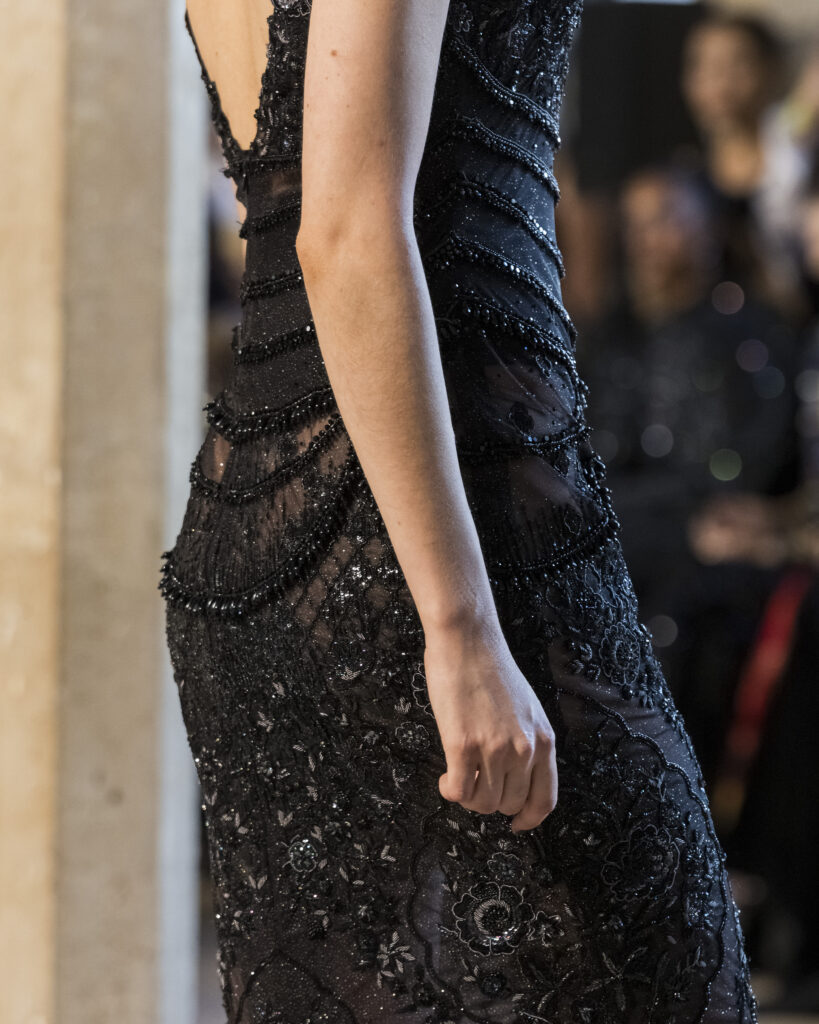 Rahul Mishra, DEVI : quand la broderie sculpte le corps comme la pierre 189 Rahul Mishra fashion show in Paris, Fall Winter 2026 Couture Fashion Week Photo by Valerio Mezzanotti