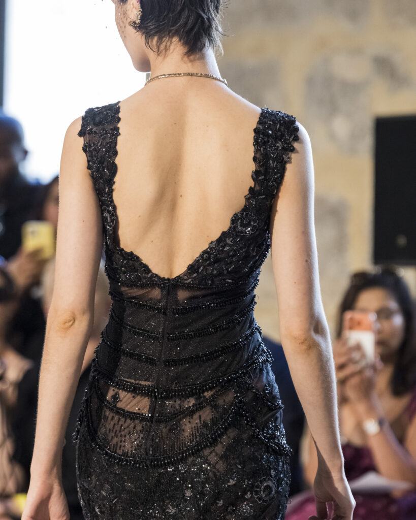 Rahul Mishra, DEVI : quand la broderie sculpte le corps comme la pierre 124 Rahul Mishra fashion show in Paris, Fall Winter 2026 Couture Fashion Week Photo by Valerio Mezzanotti