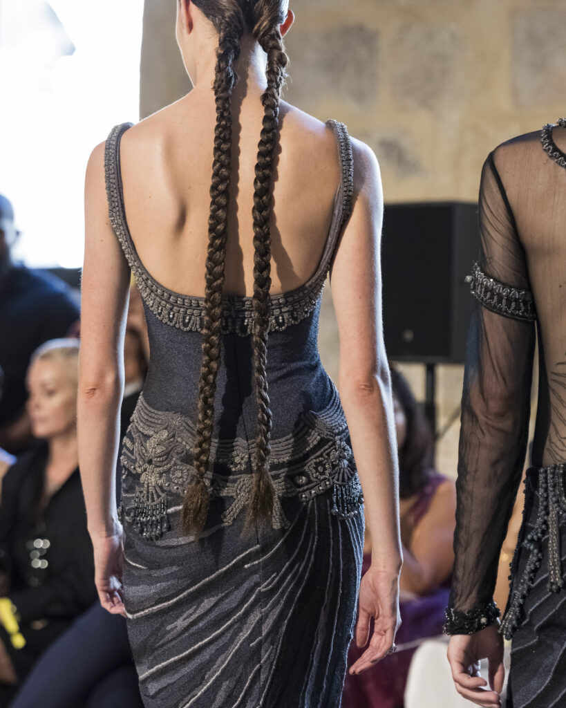 Rahul Mishra, DEVI : quand la broderie sculpte le corps comme la pierre 68 Rahul Mishra fashion show in Paris, Fall Winter 2026 Couture Fashion Week Photo by Valerio Mezzanotti
