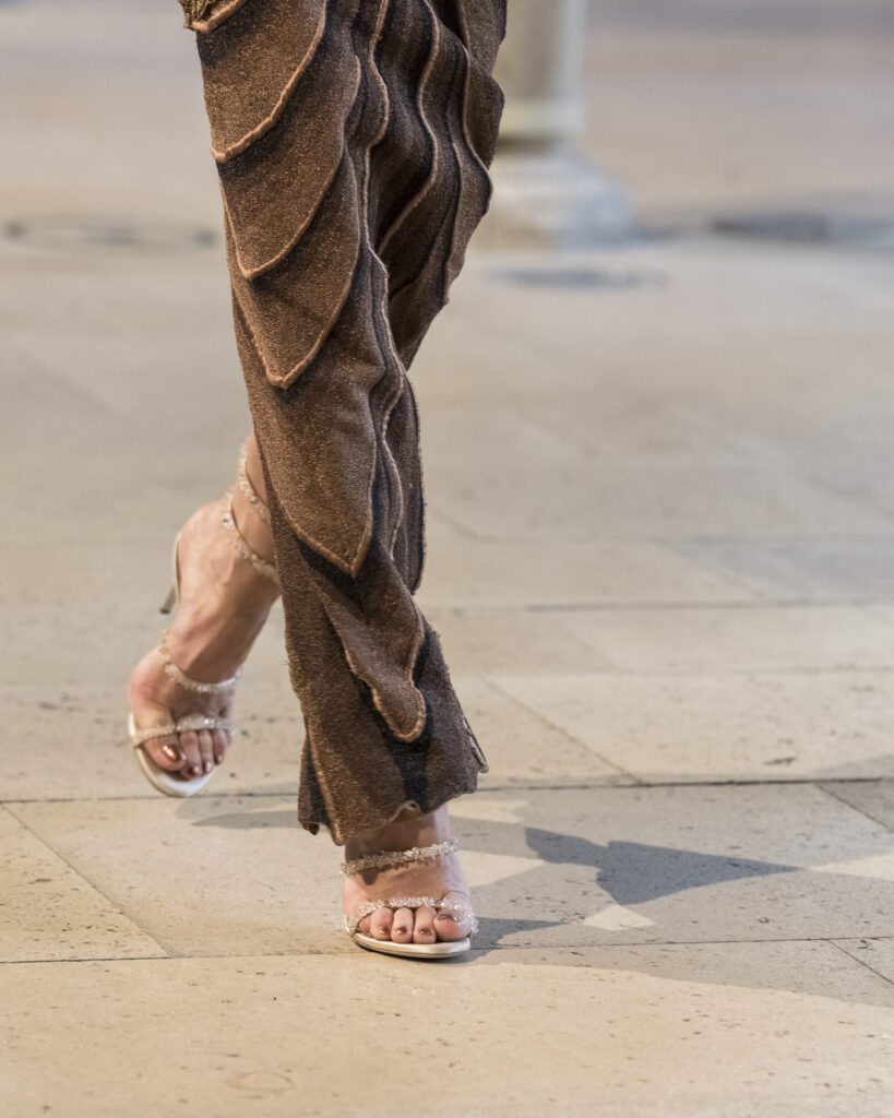 Rahul Mishra, DEVI : quand la broderie sculpte le corps comme la pierre 227 Rahul Mishra fashion show in Paris, Fall Winter 2026 Couture Fashion Week Photo by Valerio Mezzanotti