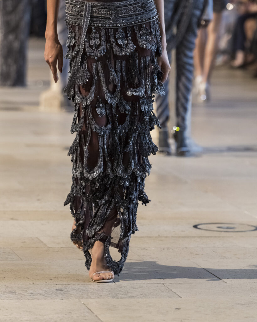 Rahul Mishra, DEVI : quand la broderie sculpte le corps comme la pierre 184 Rahul Mishra fashion show in Paris, Fall Winter 2026 Couture Fashion Week Photo by Valerio Mezzanotti