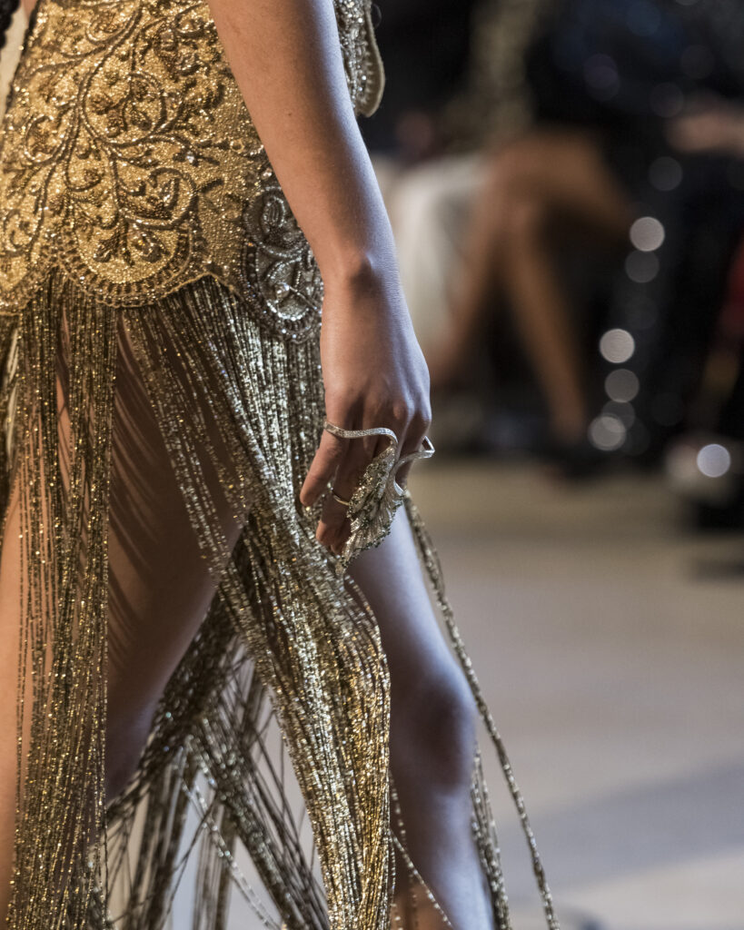 Rahul Mishra, DEVI : quand la broderie sculpte le corps comme la pierre 106 Rahul Mishra fashion show in Paris, Fall Winter 2026 Couture Fashion Week Photo by Valerio Mezzanotti