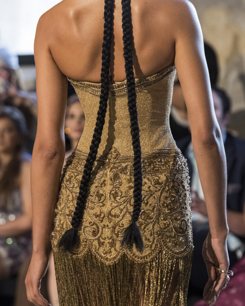 Rahul Mishra, DEVI : quand la broderie sculpte le corps comme la pierre 173 Rahul Mishra fashion show in Paris, Fall Winter 2026 Couture Fashion Week Photo by Valerio Mezzanotti