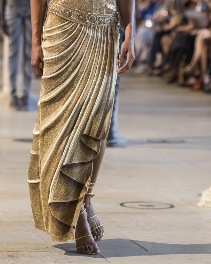 Rahul Mishra, DEVI : quand la broderie sculpte le corps comme la pierre 207 Rahul Mishra fashion show in Paris, Fall Winter 2026 Couture Fashion Week Photo by Valerio Mezzanotti
