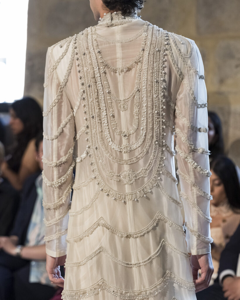 Rahul Mishra, DEVI : quand la broderie sculpte le corps comme la pierre 172 Rahul Mishra fashion show in Paris, Fall Winter 2026 Couture Fashion Week Photo by Valerio Mezzanotti