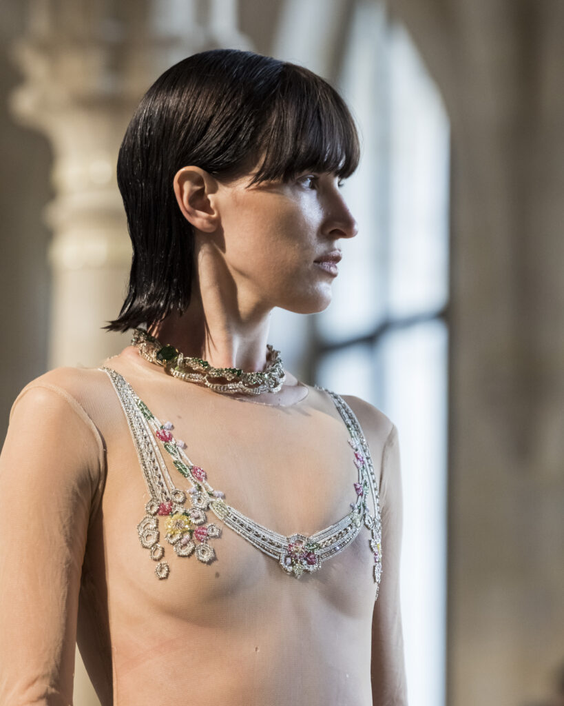 Rahul Mishra, DEVI : quand la broderie sculpte le corps comme la pierre 194 Rahul Mishra fashion show in Paris, Fall Winter 2026 Couture Fashion Week Photo by Valerio Mezzanotti