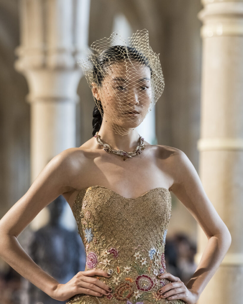 Rahul Mishra, DEVI : quand la broderie sculpte le corps comme la pierre 76 Rahul Mishra fashion show in Paris, Fall Winter 2026 Couture Fashion Week Photo by Valerio Mezzanotti