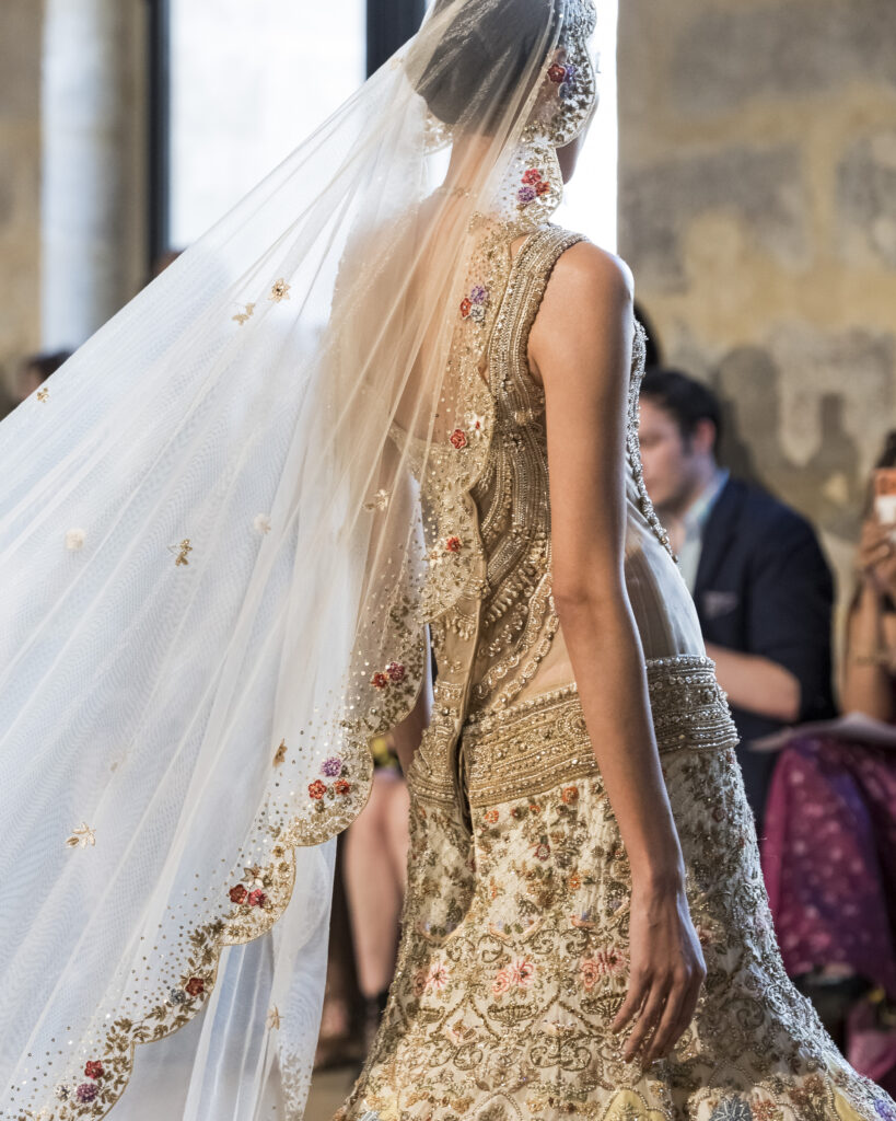 Rahul Mishra, DEVI : quand la broderie sculpte le corps comme la pierre 102 Rahul Mishra fashion show in Paris, Fall Winter 2026 Couture Fashion Week Photo by Valerio Mezzanotti