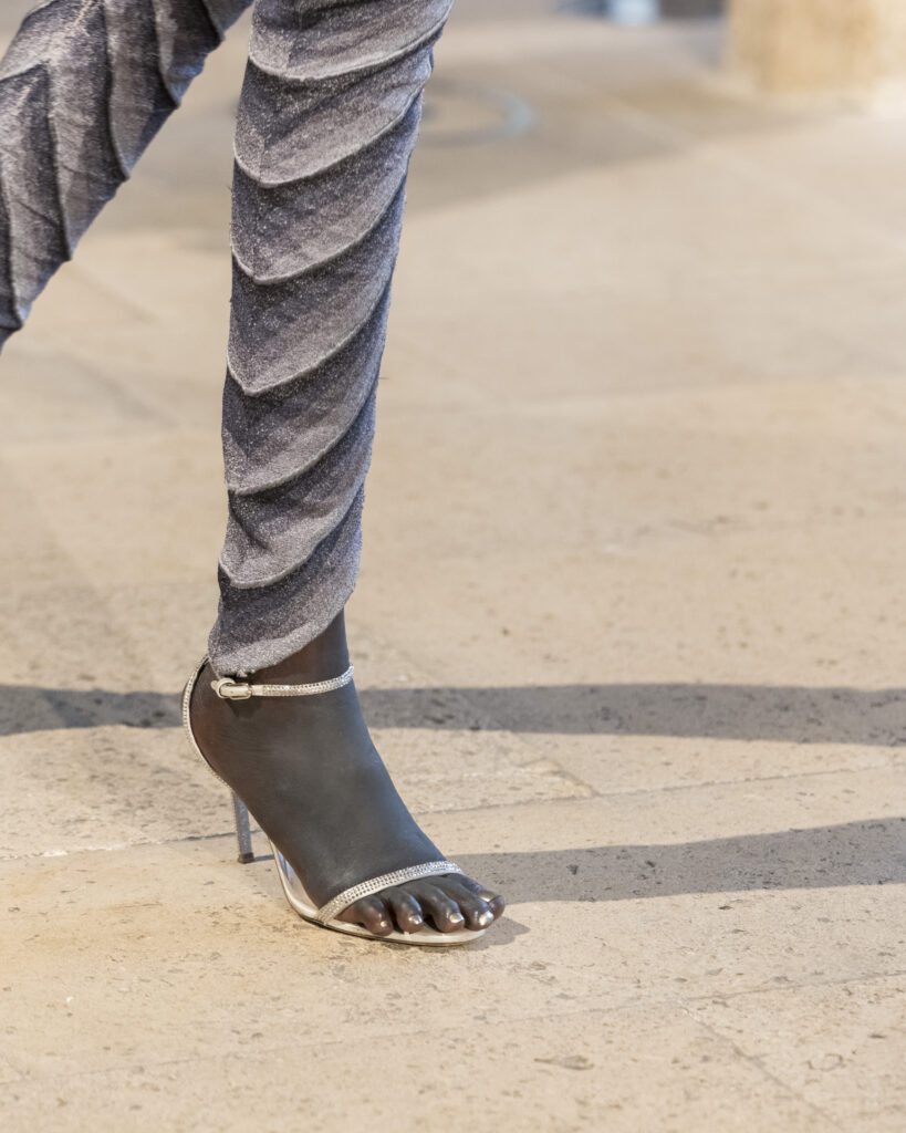Rahul Mishra, DEVI : quand la broderie sculpte le corps comme la pierre 42 Rahul Mishra fashion show in Paris, Fall Winter 2026 Couture Fashion Week Photo by Valerio Mezzanotti