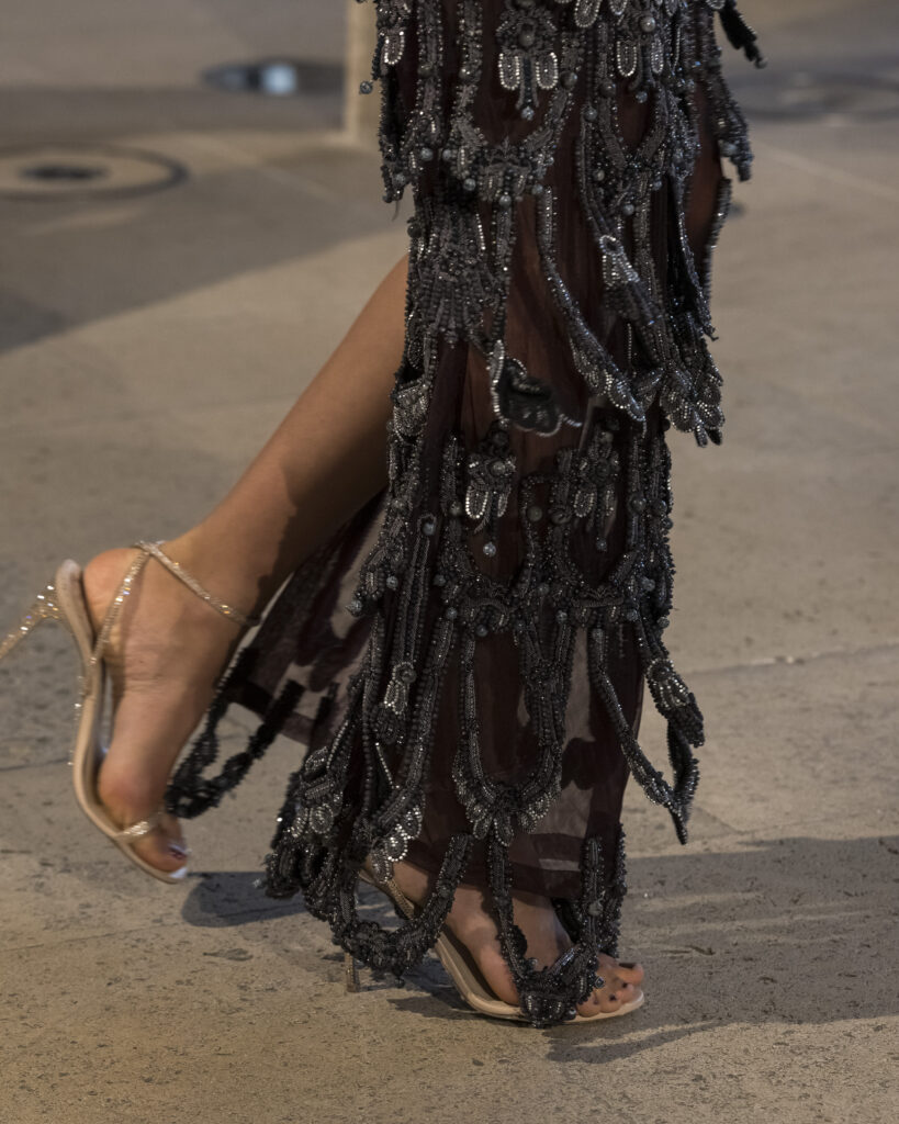 Rahul Mishra, DEVI : quand la broderie sculpte le corps comme la pierre 257 Rahul Mishra fashion show in Paris, Fall Winter 2026 Couture Fashion Week Photo by Valerio Mezzanotti