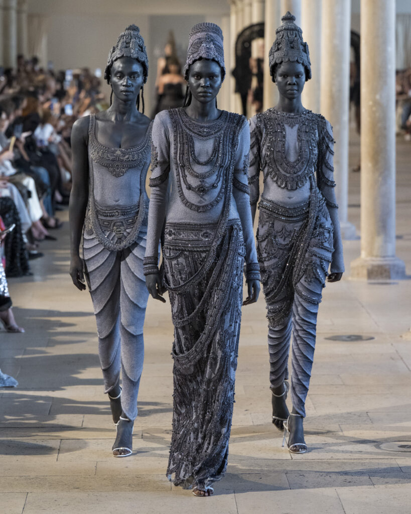 Rahul Mishra, DEVI : quand la broderie sculpte le corps comme la pierre 37 Rahul Mishra fashion show in Paris, Fall Winter 2026 Couture Fashion Week Photo by Valerio Mezzanotti