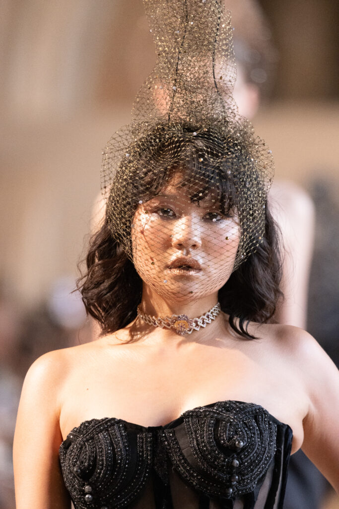 Rahul Mishra, DEVI : quand la broderie sculpte le corps comme la pierre 30 RahulMishraxTanishqDiamonds1856