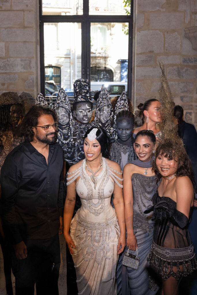 Rahul Mishra, DEVI : quand la broderie sculpte le corps comme la pierre 313 RahulMishraxTanishqDiamonds2484copy