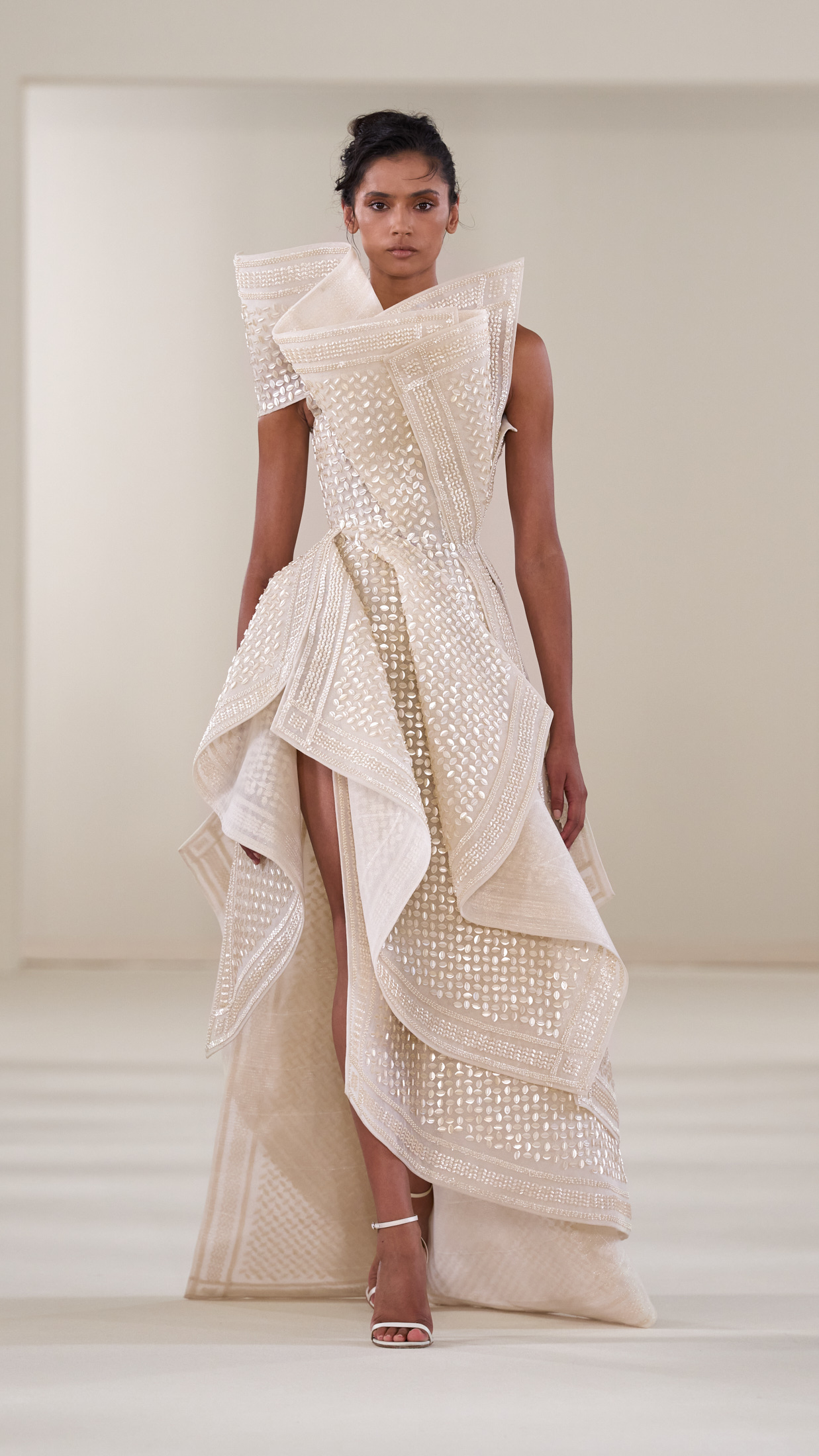 Rami Al Ali, Threads of Light : quand la haute couture devient mémoire 25 Rami Al Ali HC F26 001