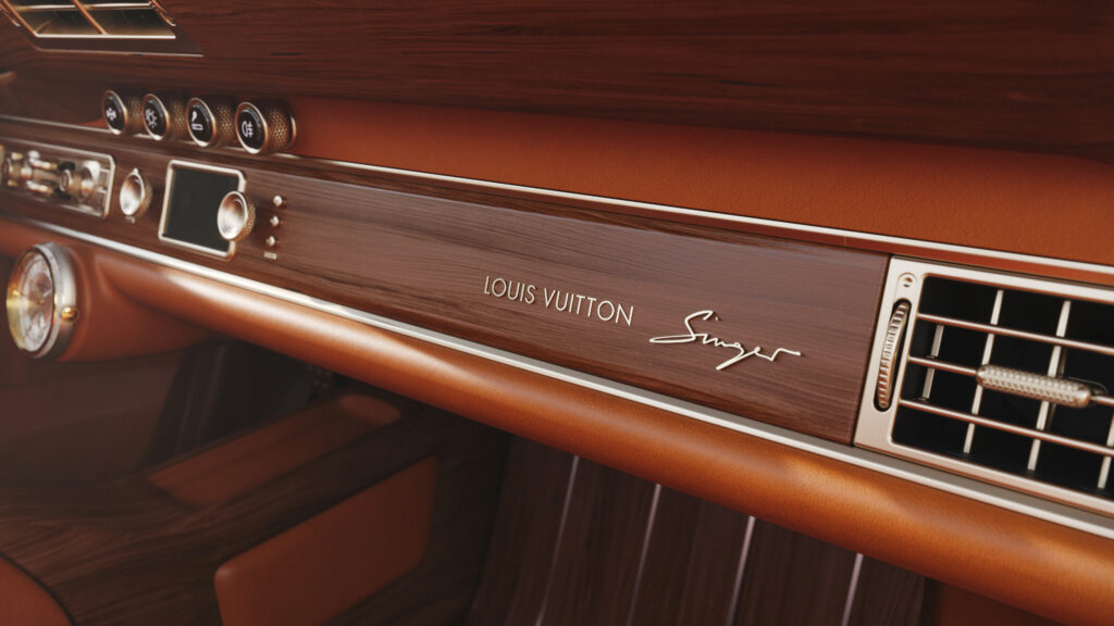 Louis Vuitton X Singer : quand l'automobile devient un terrain de savoir-faire 135 Rendering Como Porsche 911 Reimagined by Singer Classic Turbo 05