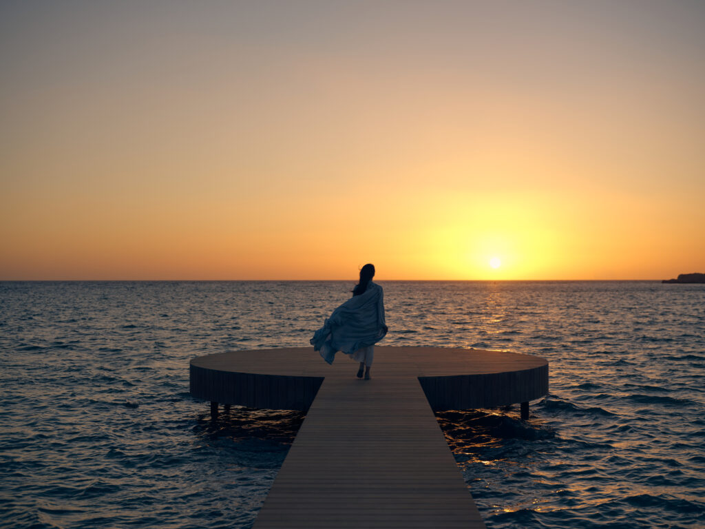 AMAALA veut réinventer le voyage bien-être. À quelle échelle peut-on encore appeler cela un sanctuaire ? 48 Rock Pool Sunset