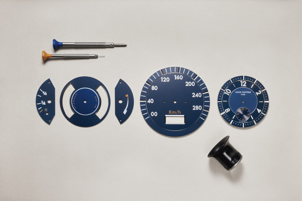 Louis Vuitton X Singer : quand l'automobile devient un terrain de savoir-faire 87 SF Dashboard Clock Porsche 911 Reimagined by Singer Classic 01