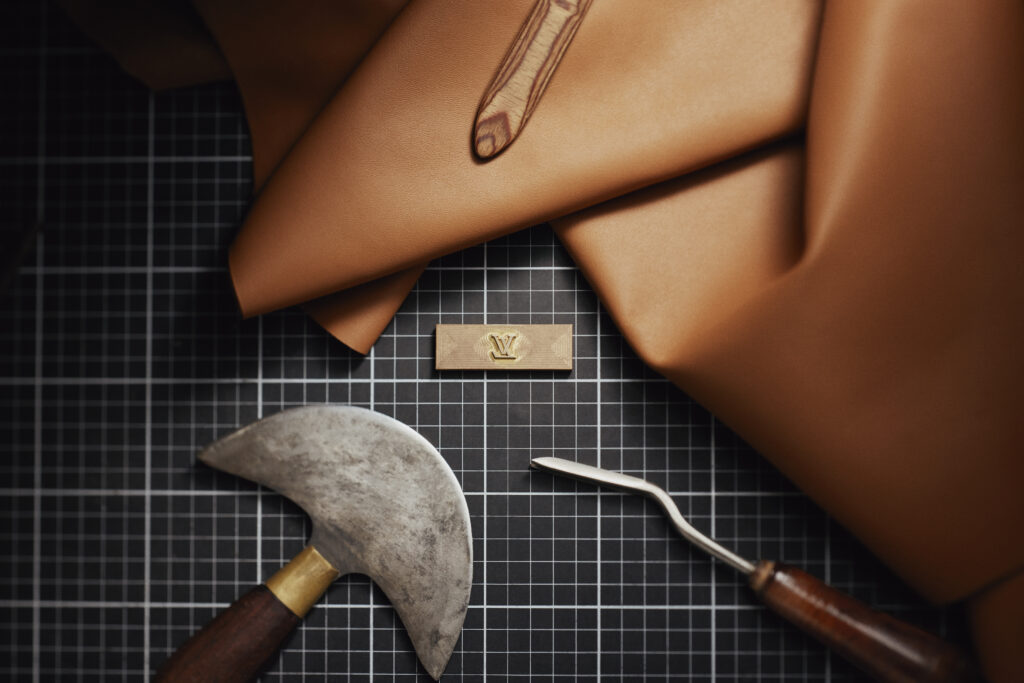 Louis Vuitton X Singer : quand l'automobile devient un terrain de savoir-faire 59 SF Helmet Porsche 911 Reimagined by Singer Classic 01