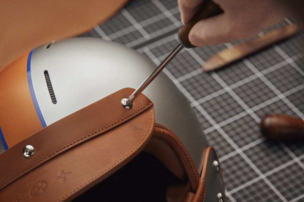 Louis Vuitton X Singer : quand l'automobile devient un terrain de savoir-faire 62 SF Helmet Porsche 911 Reimagined by Singer Classic 04
