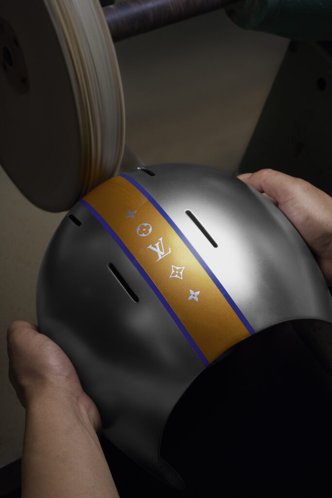 Louis Vuitton X Singer : quand l'automobile devient un terrain de savoir-faire 102 SF Helmet Porsche 911 Reimagined by Singer Classic 07