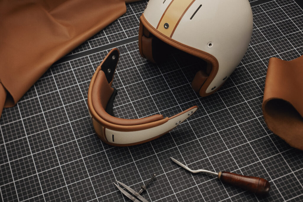 Louis Vuitton X Singer : quand l'automobile devient un terrain de savoir-faire 143 SF Helmet Porsche 911 Reimagined by Singer Classic Turbo 04