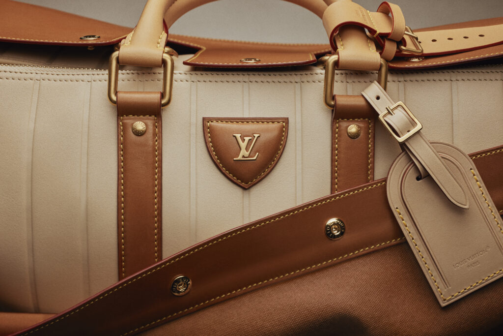 Louis Vuitton X Singer : quand l'automobile devient un terrain de savoir-faire 148 SF Keepall 45 Porsche 911 Reimagined by Singer Classic Turbo 01